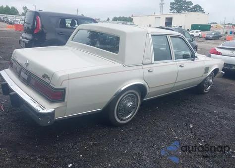 1985 Chrysler Fifth Avenue z USA, uszkodzony, nr VIN 1C3BF66P0FX531847